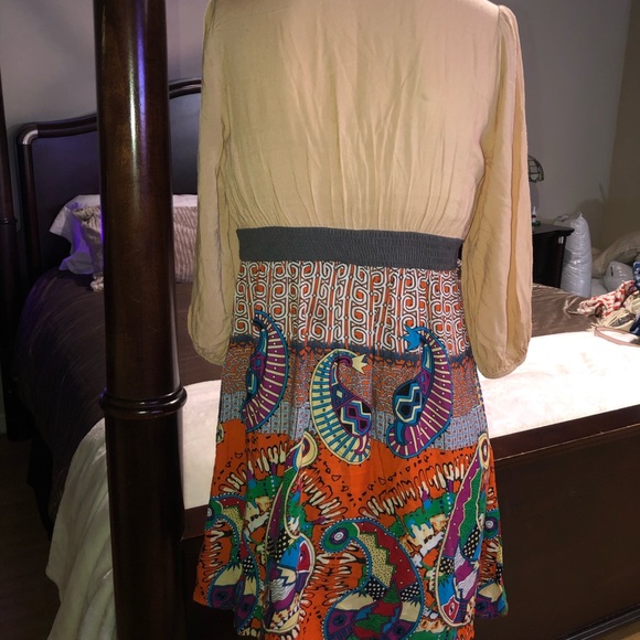 Tan multicolor elastic 3/4 sleeve v neck tunic - Picture 6 of 8